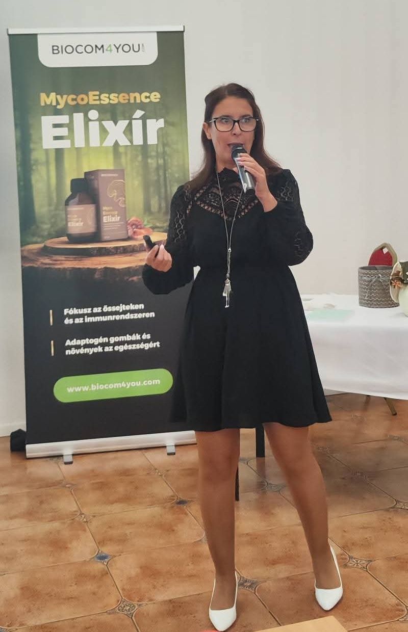 A képen ruházat, szöveg, lábbelik, Emberi arc láthatóElőfordulhat, hogy az AI által létrehozott tartalom helytelen.