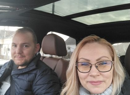 A képen Emberi arc, személy, ruházat, szemüveg látható Előfordulhat, hogy az AI által létrehozott tartalom helytelen.