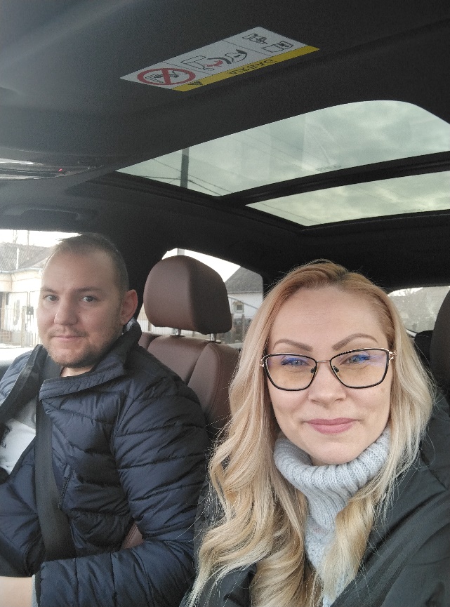 A képen Emberi arc, személy, ruházat, szemüveg látható Előfordulhat, hogy az AI által létrehozott tartalom helytelen.